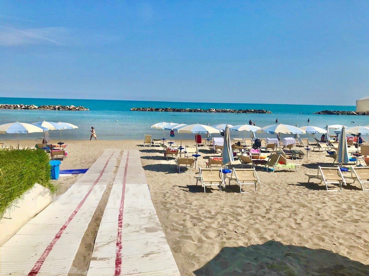 chalet-mare-alta-marea-spiaggia-1